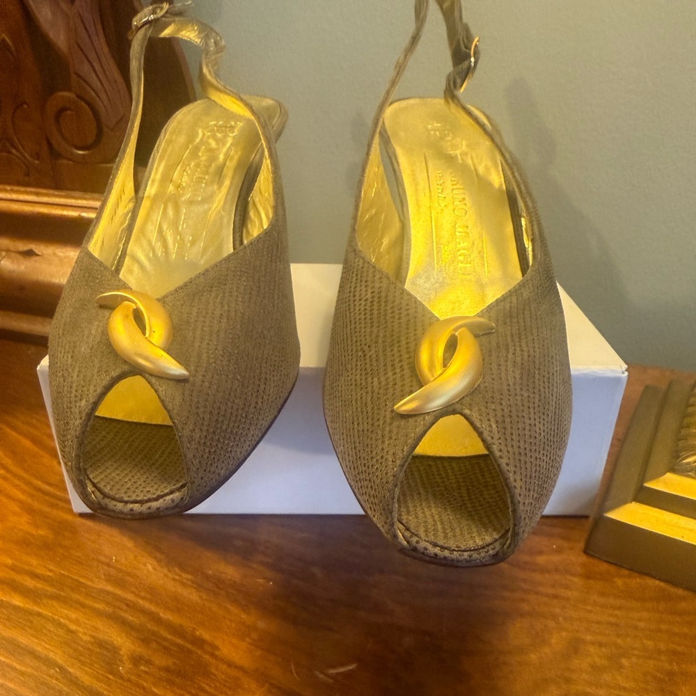 Bruno Magli Lily Taupe Slingback Peep-Toe Heels with Gold Accent Size 8 AA $245 - Picture 6 of 16